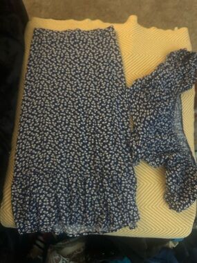 Women’s Blue Floral Midi Skirt - Classic Summer Style